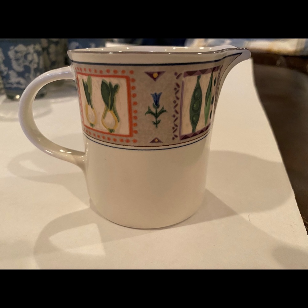 Mikasa sugar and creamer